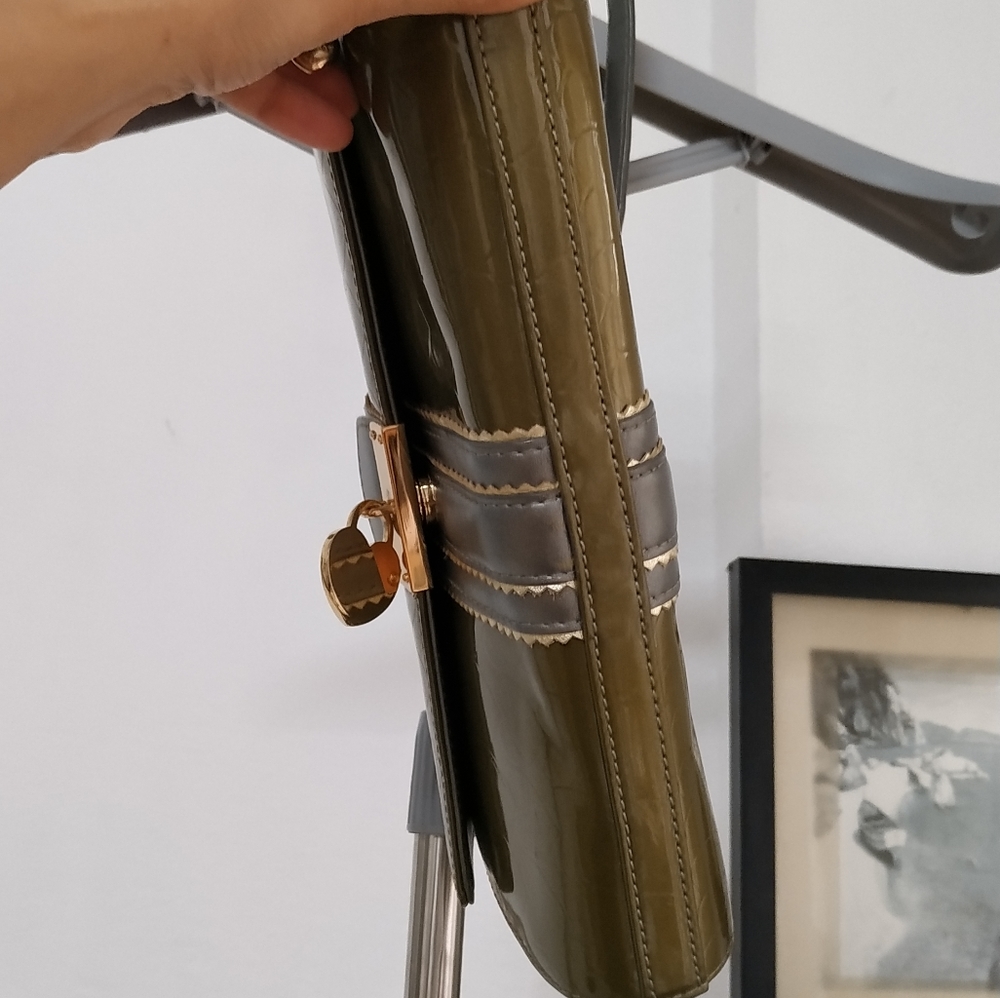 Lovcat Paris Olive green patent leather Shoulder bag - Picture 11 of 15